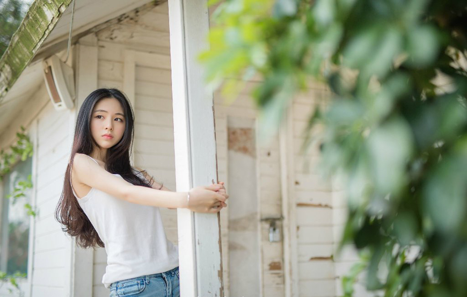 看着众人的神色，庞统摇头道：“张任被诸位拿下，想来诸位已经决意要反叛刘璋了，但诸位可曾想过，阆中粮草，皆受成都所制，一旦粮草被刘璋掐断，这十万大军，恐怕还未攻到成都，便要灰飞烟灭了。”